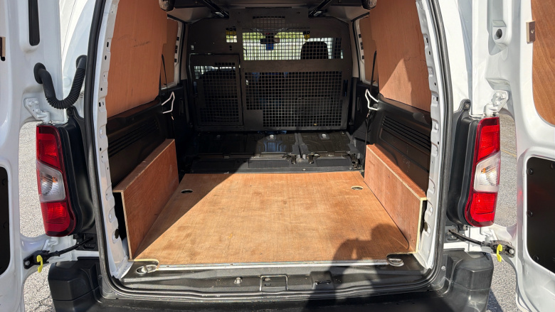 Peugeot Partner Long Diesel 850 1.5 BlueHDi 100 Professional Premium Crew Van